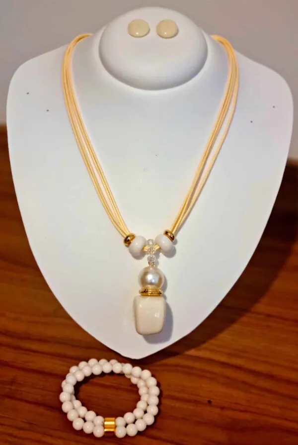 Conjunto Max colar Branco Pérola