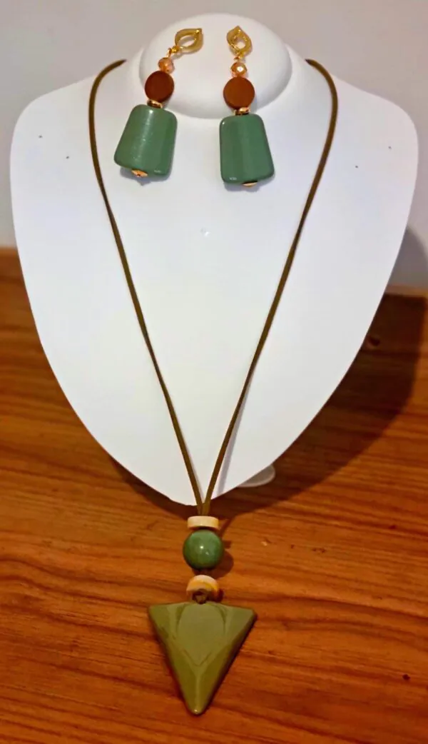 Conjunto Max Colar Musgo