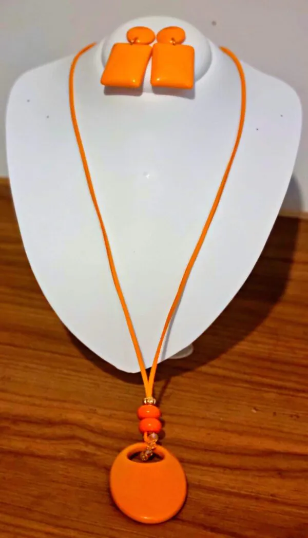 Conjunto Max colar Laranja Pantone