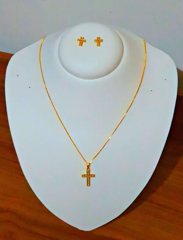 Conjunto Colar e Brincos Folheados a Ouro